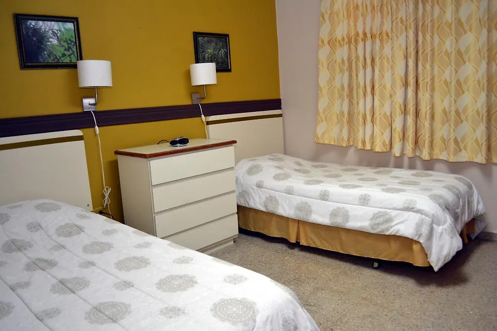 Hostal Universitario 圣赫尔曼 招待所