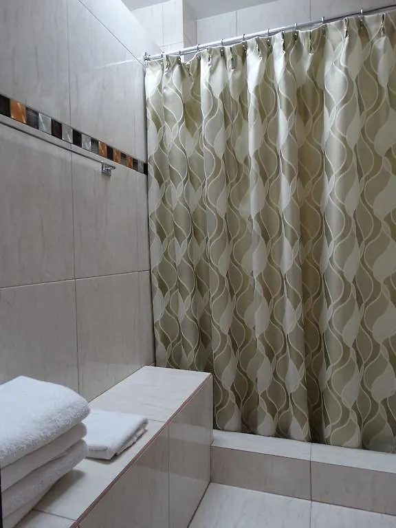 Hostal Universitario 圣赫尔曼