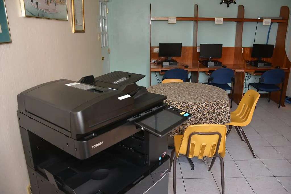 Hostal Universitario 圣赫尔曼