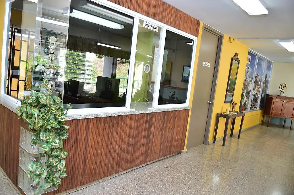 招待所 Hostal Universitario 圣赫尔曼