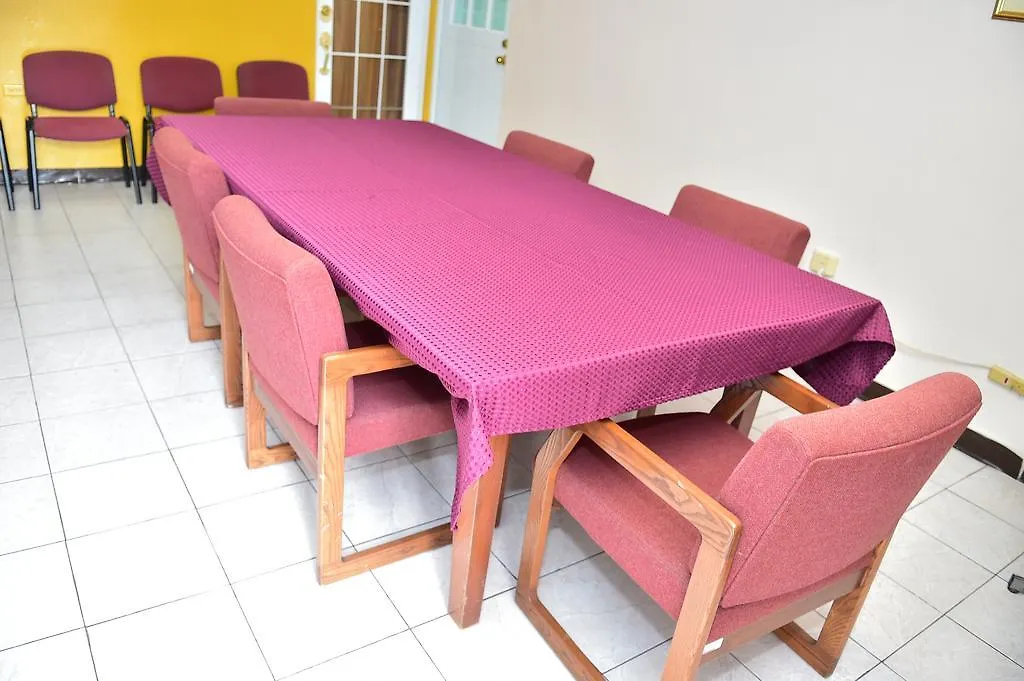 Hostal Universitario 圣赫尔曼 2*,