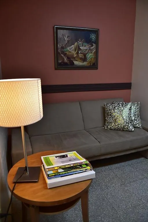 Hostal Universitario 圣赫尔曼